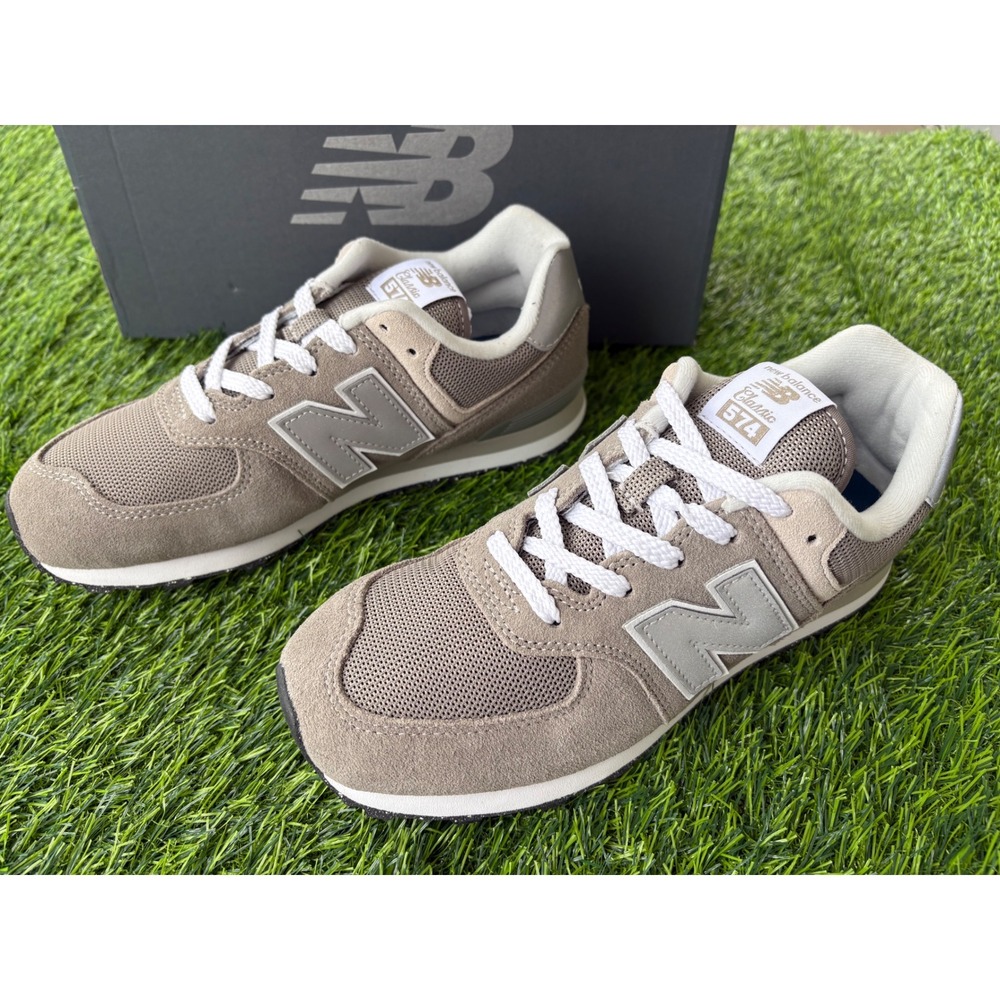 New Balance 574 Core Grey White Suede Mesh Sneakers GC574EVG Womens 6.5 Kids 5Y